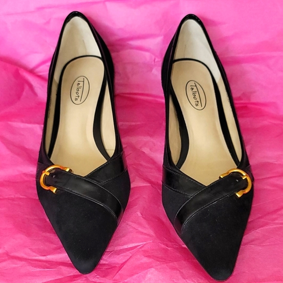 Talbots Shoes - TALBOTS SIZE 9 BLACK WITH GOLD BUCKLE PUMPS